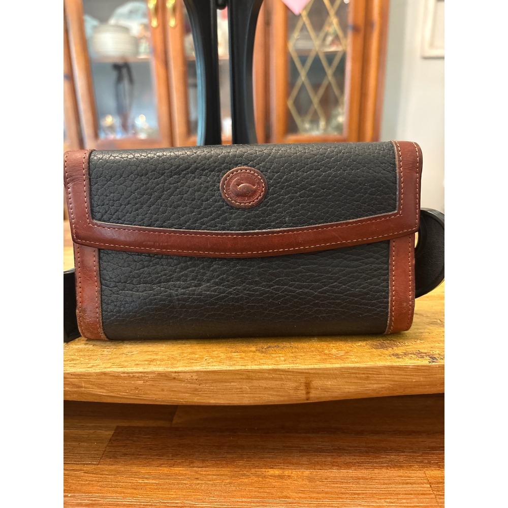 Dooney & Bourke Wallet Women OS Black Brown Good All Weather Leather Vintage